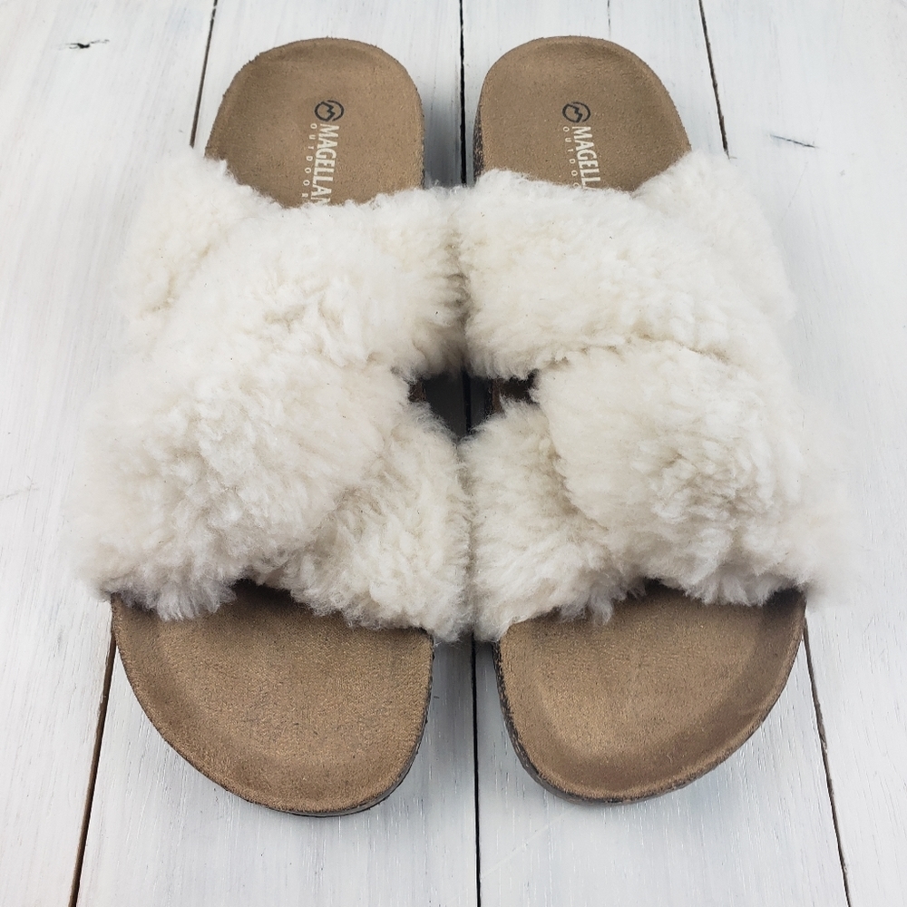 469GTO Magellan criss-cross faux fur sandals 9-10